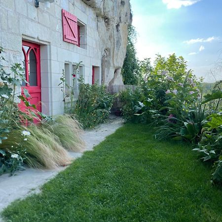 Gite Des Perreyeurs - Maison Troglodyte Avec Vue Sur Loire Montsoreau Bagian luar foto