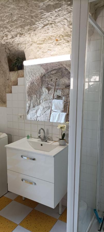 Gite Des Perreyeurs - Maison Troglodyte Avec Vue Sur Loire Montsoreau Bagian luar foto
