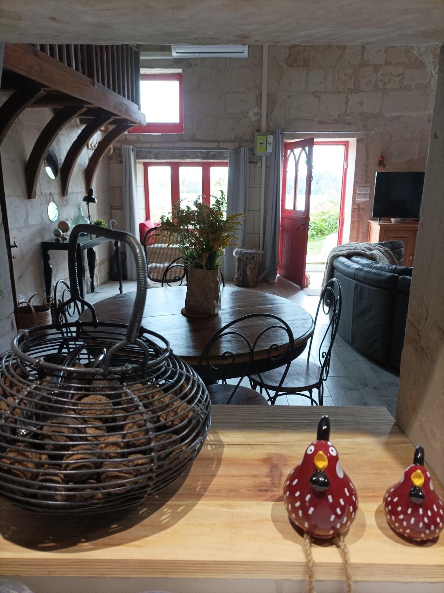 Gite Des Perreyeurs - Maison Troglodyte Avec Vue Sur Loire Montsoreau Bagian luar foto