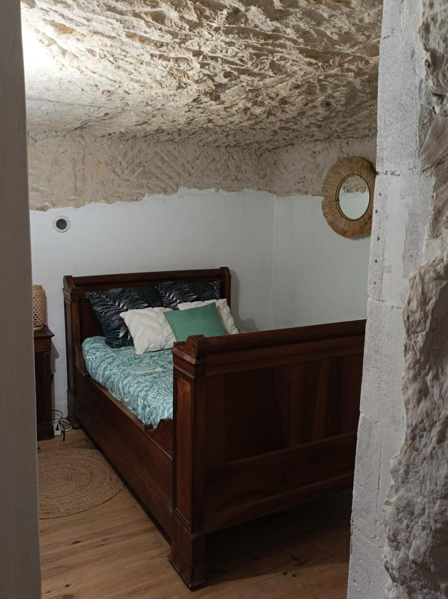 Gite Des Perreyeurs - Maison Troglodyte Avec Vue Sur Loire Montsoreau Bagian luar foto