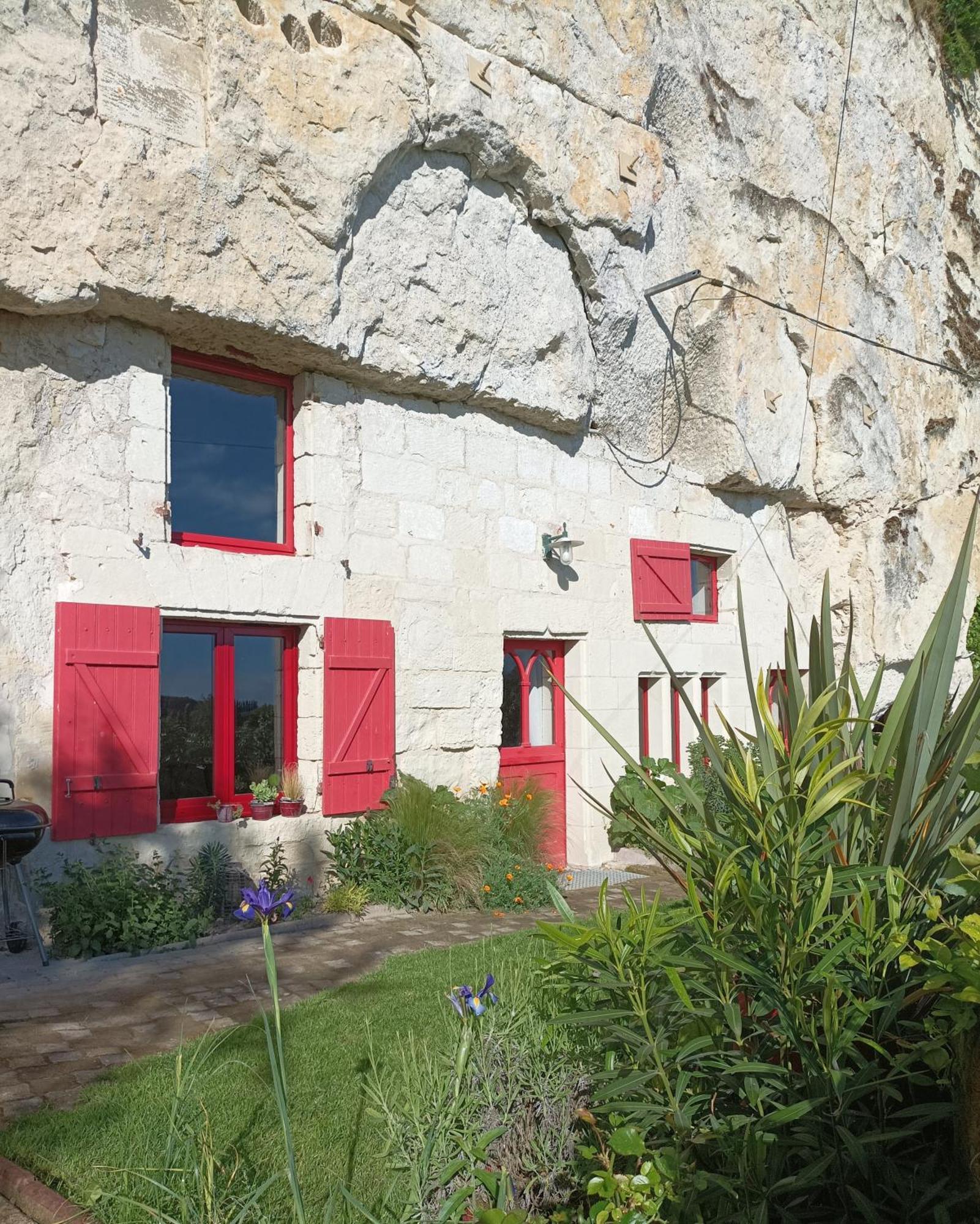 Gite Des Perreyeurs - Maison Troglodyte Avec Vue Sur Loire Montsoreau Bagian luar foto