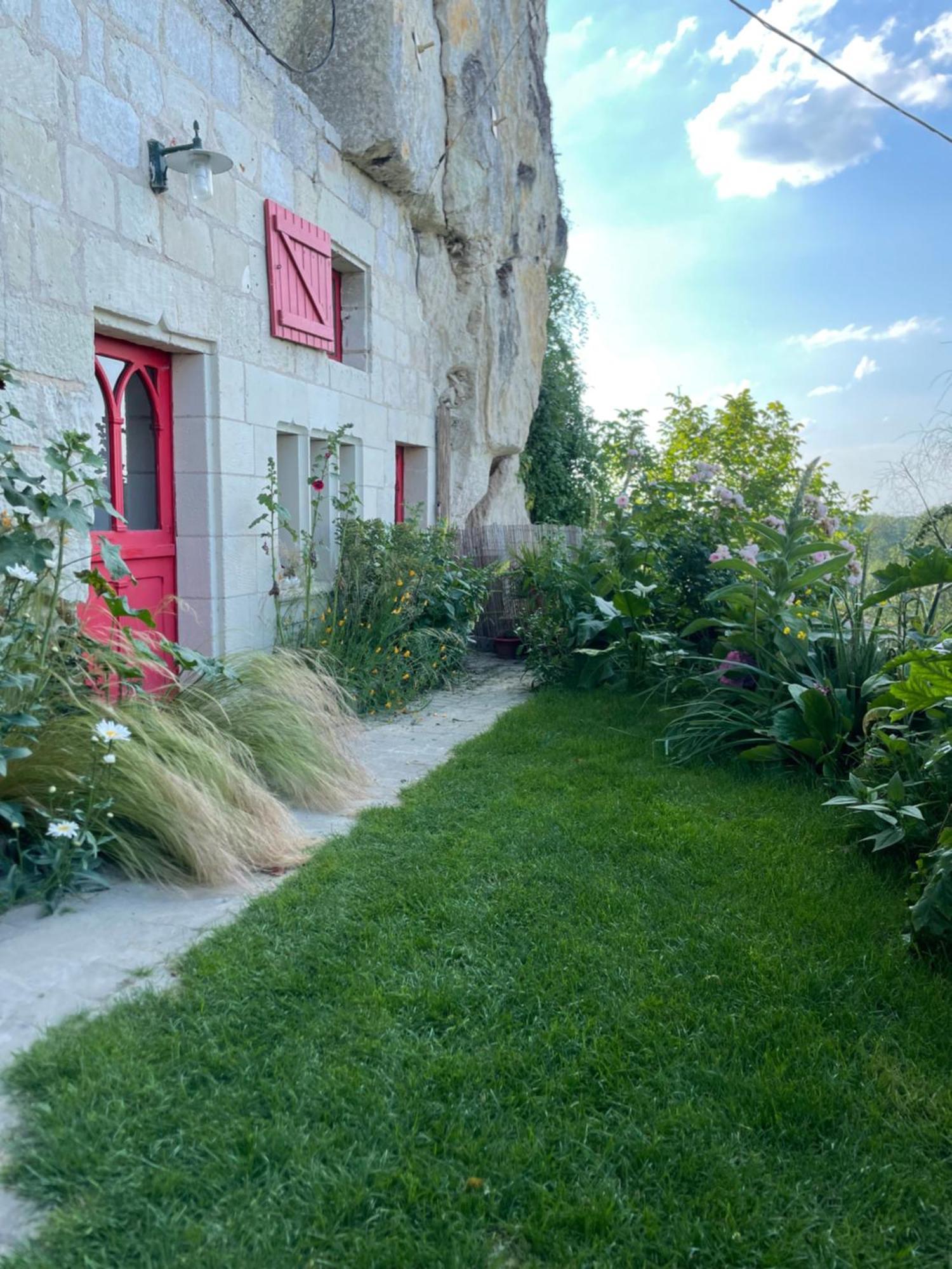 Gite Des Perreyeurs - Maison Troglodyte Avec Vue Sur Loire Montsoreau Bagian luar foto