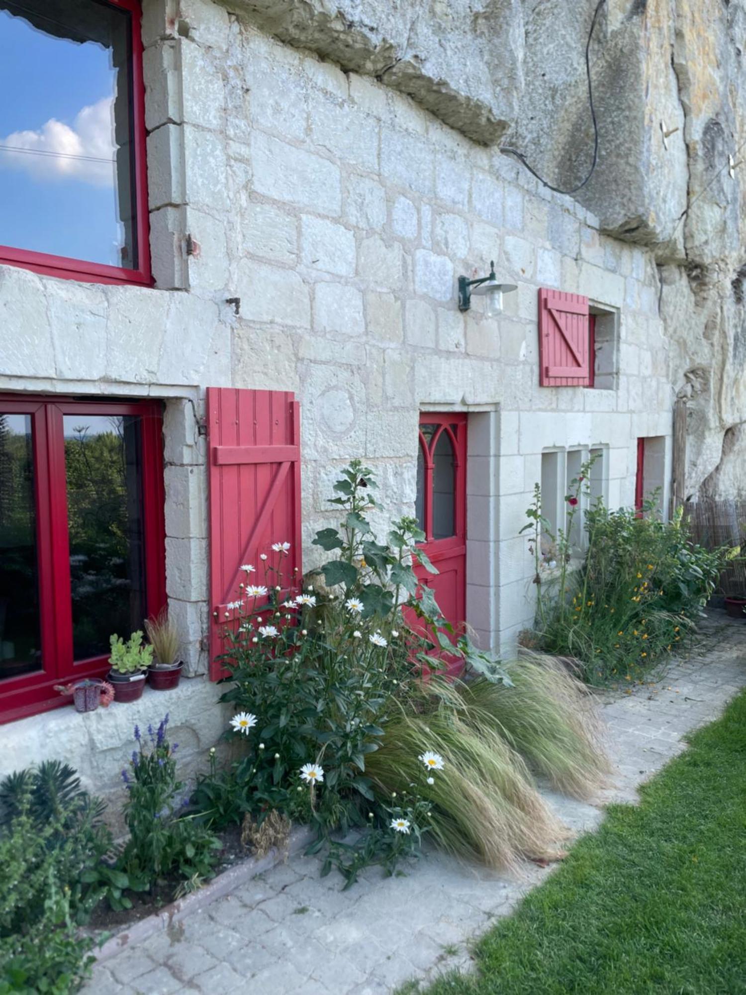 Gite Des Perreyeurs - Maison Troglodyte Avec Vue Sur Loire Montsoreau Bagian luar foto